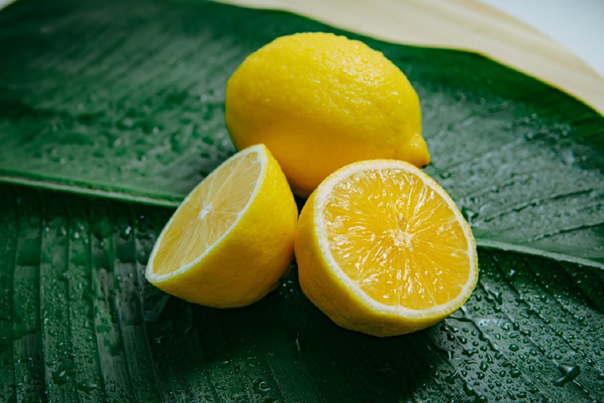 Lemon: Health benefits, Nutrition facts, and Side effects